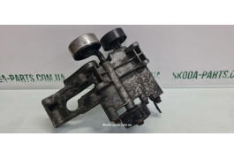 Кронштейн кріплення генератора 1.3 MPI Skoda Felicia VAG (047260885A)