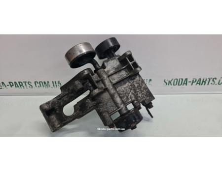 Кронштейн кріплення генератора 1.3 MPI Skoda Felicia VAG (047260885A)