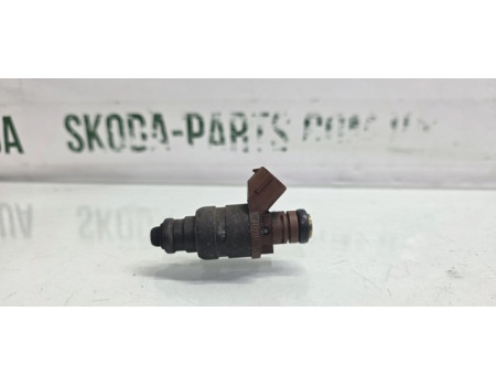 Форсунка вприску палива Skoda Fabia 1.4 8кл VAG (047906031C)