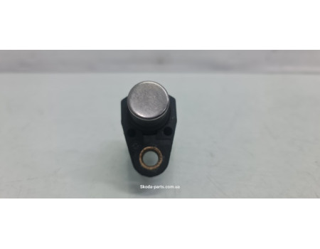 Датчик колінвалу 1.3 бензин Skoda Felicia VAG (047907319A)