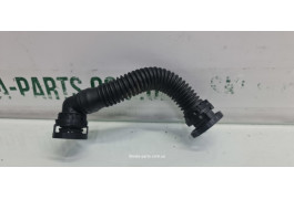 Патрубок вентиляції картерних газів 1.6tdi Skoda Octavia A7 VAG (04L103493)