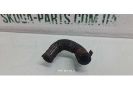 Патрубок системи охолодження двигуна 1.6tdi Skoda Octavia A7 04L121058AA VAG (04L121058AA)