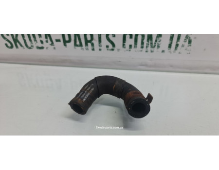 Патрубок системи охолодження двигуна 1.6tdi Skoda Octavia A7 04L121058AA VAG (04L121058AA)