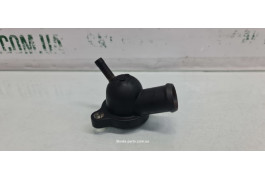 Фланець трійник системи охолодження двигуна 1.6tdi Skoda Octavia A7 04L121131J VAG (04L121131J)