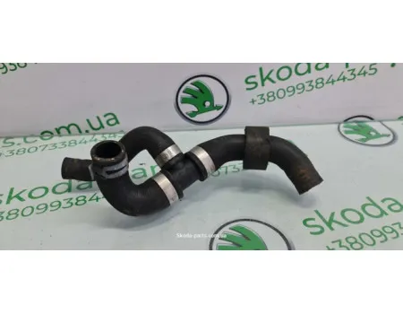 Патрубок системи охолодження двигуна 1.6tdi Skoda Octavia A7 04L122073B VAG (04L122073B)