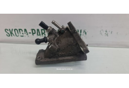 Фланець дросельної заслінки 1.6tdi Skoda Octavia A7 04L128637 VAG (04L128637)