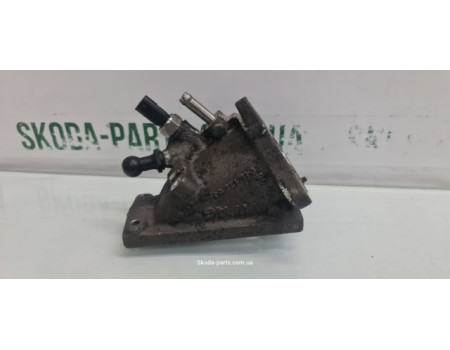 Фланець дросельної заслінки 1.6tdi Skoda Octavia A7 04L128637 VAG (04L128637)