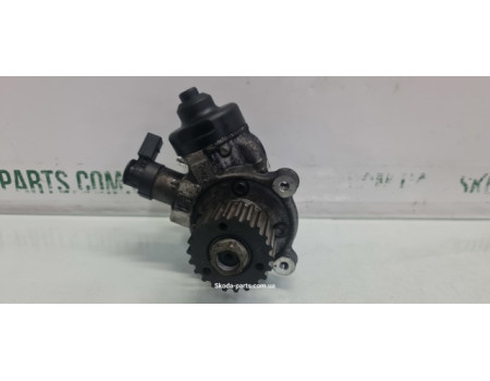 Паливний насос високого тиску Skoda Octavia A7 2.0 TDI VAG (04L130755D)