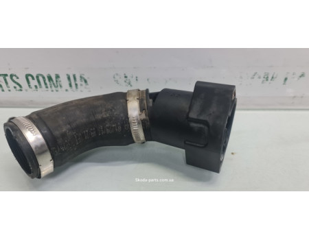 Патрубок подачі масла до турбіни 1.6tdi Skoda Octavia A7 04L131111T VAG (04L131111T)