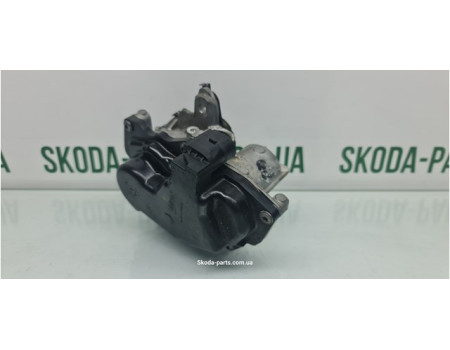 Клапан EGR 2.0tdi Skoda Octavia A7 04L131501S VAG (04L131501S)