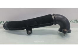 Патрубок повітряний до турбіни 1.6tdi Skoda Octavia A7 04L145762AD VAG (04L145762AD)