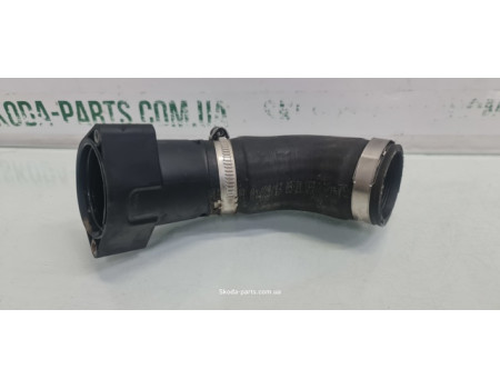 Патрубок інтеркулера 1.6tdi Skoda Octavia A7 04L145828D VAG (04L145828D)