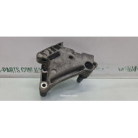Кронштейн подушки двигуна правий 1.6tdi Skoda Octavia A7 04L199207 VAG (04L199207)