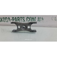 Кронштейн кріплення паливних форсунок 1.6tdi Skoda Octavia A7 04L216 VAG (04L216)