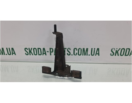 Кронштейн теплового захисту колектора 1.8 бензин 20клапанів Skoda Octavia Tour 06A253084 вживаний VAG (06A253084)