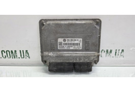 Блок управління двигуна Volkswagen Golf 5 1.6 mpi бензин VAG (06A906033FC)