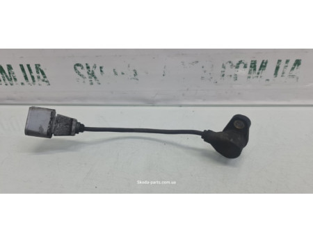 Датчик колінвалу 1.6 AVU Skoda Octavia Tour VAG (06A906433B)