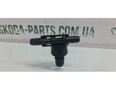 Ежекційний насос картерних газів Volkswagen Golf 5 VAG (06B133753D)