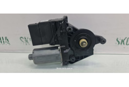 Блок управління склопідіймачем задній лівий Skoda Superb VAG (105406301)