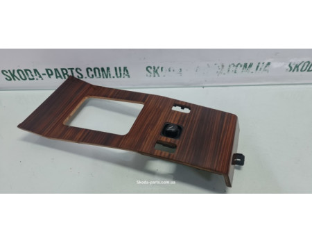 Накладка центральної консолі Mercedes Benz 124 MERCEDES (1246830700)