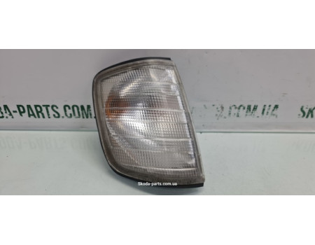 Вказівник повороту правий з незначним пошкодженням Mercedes Benz 124 MERCEDES (1248261043)