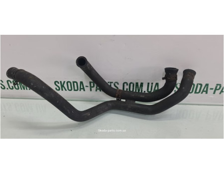 Патрубок системи охолодження двигуна Skoda Octavia Tour 1J0121086AA вживаний VAG (1J0121086AA)