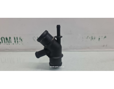 Фланець трійник системи охолодження двигуна Skoda Octavia Tour 1J0121087C VAG (1J0121087C)