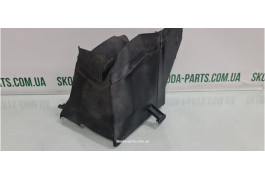 Дефлектор дифузор радіатора інтеркулера Volkswagen Golf 4 1.9tdi VAG (1J0121467A)