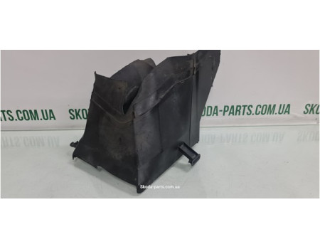 Дефлектор дифузор радіатора інтеркулера Volkswagen Golf 4 1.9tdi VAG (1J0121467A)