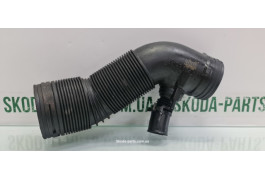 Патубок повітряний від корпусу фільтра до дроселя Volkswagen Golf 4 VIKA (1J0129684NT)