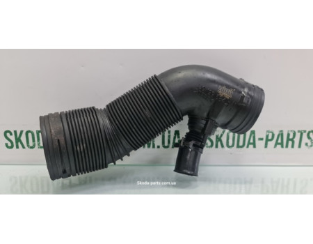 Патубок повітряний від корпусу фільтра до дроселя Volkswagen Golf 4 VIKA (1J0129684NT)