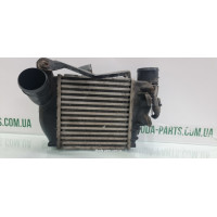 Радіатор інтеркуллера Volkswagen Golf 4 VAG (1J0145803S)