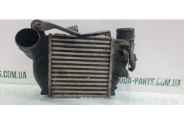 Радіатор інтеркуллера Volkswagen Golf 4 VAG (1J0145803S)