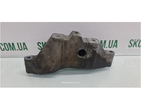 Кронштейн кріплення АКПП лівий Skoda Octavia Tour 1J0199117N вживаний VAG (1J0199117N)