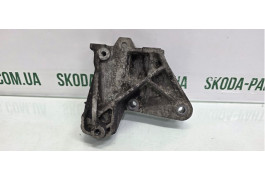 Кронштейн подушки (опори) двигуна лівої Skoda Octavia Tour 1.8T VAG (1J0199117P)