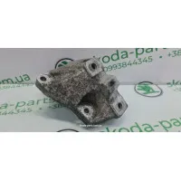 Кронштейн кріплення подушка КПП лівий Skoda Octavia Tour 1J0199117Q VAG (1J0199117Q)