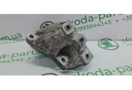 Кронштейн кріплення подушка КПП лівий Skoda Octavia Tour 1J0199117Q VAG (1J0199117Q)