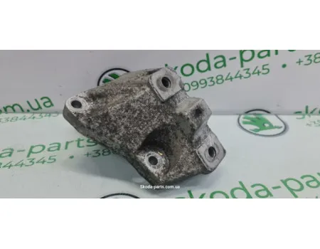 Кронштейн кріплення подушка КПП лівий Skoda Octavia Tour 1J0199117Q VAG (1J0199117Q)