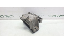 Подушка опора двигуна права Skoda Octavia Tour 1J0199262AC VAG (1J0199262AC)