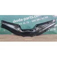 Опора глушника поперечка траверса Skoda Octavia Tour 1J0802117B VAG (1J0802117B)