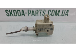 Двигун відкривання лючка бензобаку Volkswagen Bora 1J0810773 вживаний VAG (1J0810773)