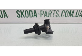 Направляюча замка лючка паливного бака Volkswagen Bora вживана 1J0810899 VAG (1J0810899)