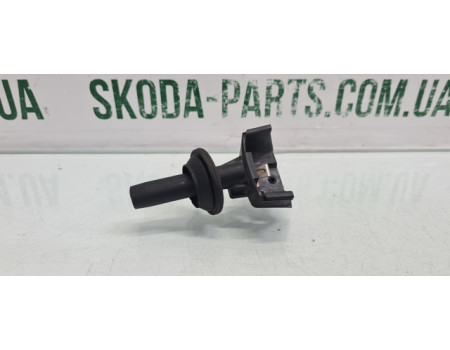 Направляюча замка лючка паливного бака Volkswagen Bora вживана 1J0810899 VAG (1J0810899)