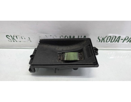 Резистор Реостат вентилятора пічки Skoda Octavia Tour VAG (1J0819022A)