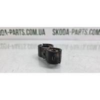 Кріплення трубок кондиціонера Skoda Octavia tour 1J0820774A VAG (1J0820774A)