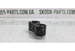Кріплення трубок кондиціонера Skoda Octavia tour 1J0820774A VAG (1J0820774A)