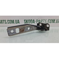 Петля завіса капота ліва Volkswagen Golf 4 VAG (1J0823301A)