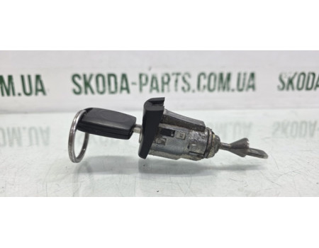 Личинка замка передньої лівої дверки Volkswagen Golf 4 1J0837167 VAG (1J0837167)