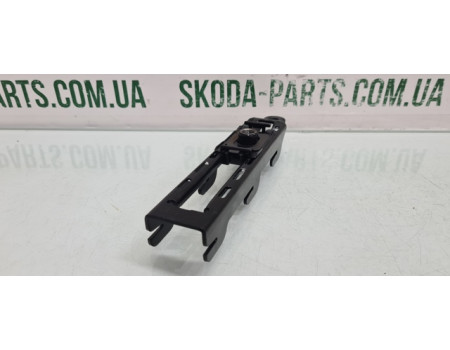 Регулятор висоти ременя безпеки передній Skoda Fabia New вживаний 1J0857819 VAG (1J0857819)