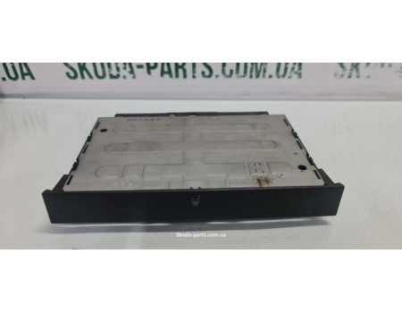 Підстаканник центральної консолі Skoda Octavia Tour 1J0858601B VAG (1J0858601B)